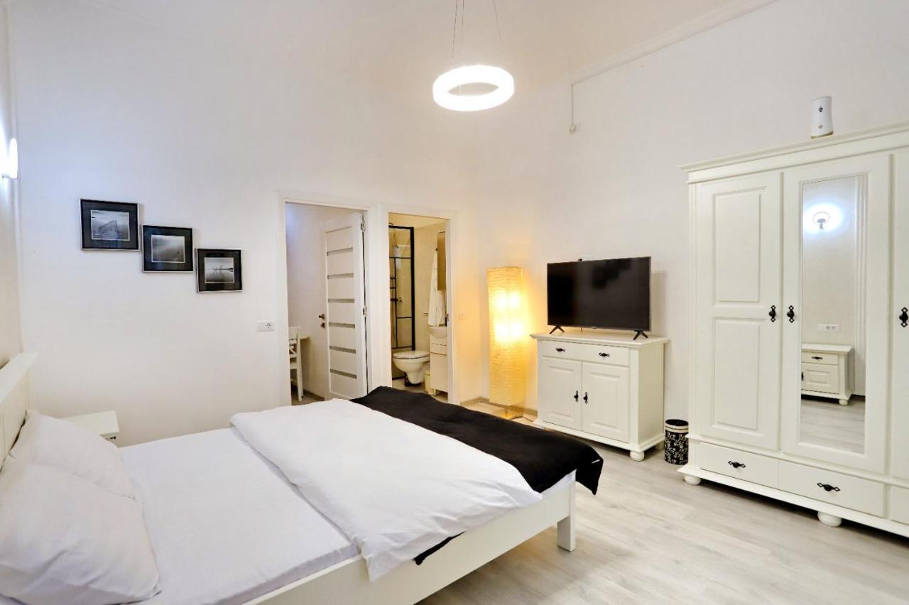 Central Luxury Apartments Орадеа Екстериор снимка