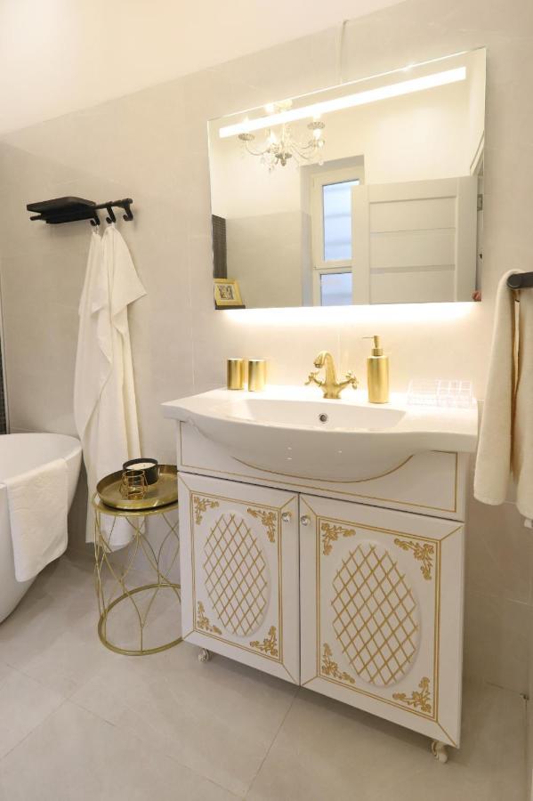 Central Luxury Apartments Орадеа Екстериор снимка